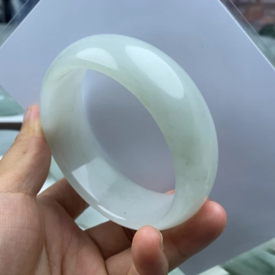 不***近未镶嵌手镯石英质玉（金丝玉）