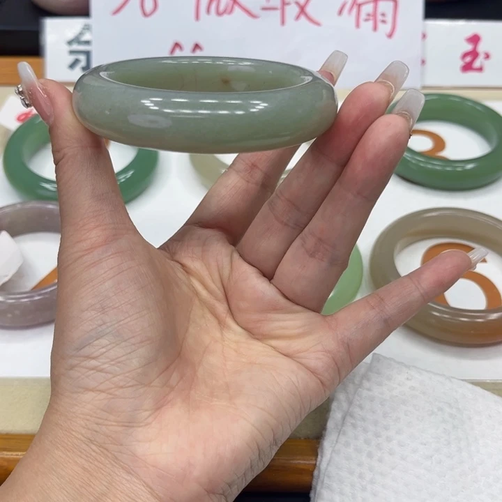 未镶嵌手镯石英质玉山*雪