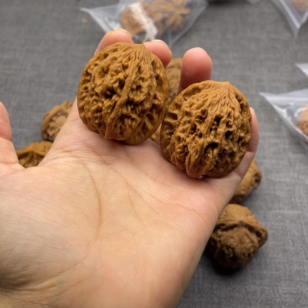 文玩核桃吊坠虎头39