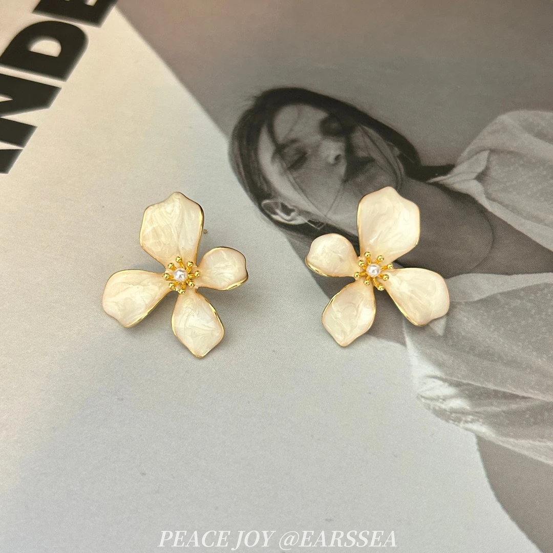 铜合金耳饰 【白月光】小众设计感高级花朵耳钉轻奢不规则耳饰耳环
