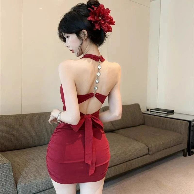 【运补】美式性感挂脖露背链条连衣裙女夏季新款修身显瘦红色包臀裙