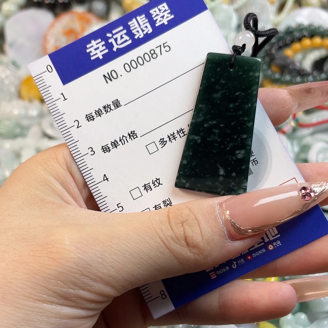 翡翠未镶嵌颈饰hhh