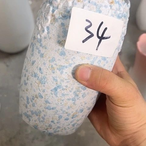 瓷片梅花18厘米中花瓶一个