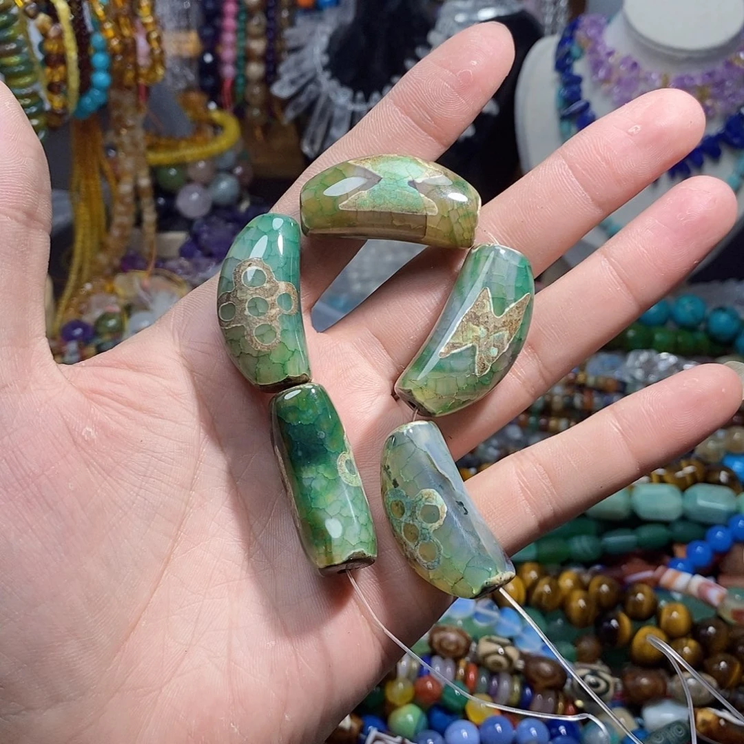 石英质玉未镶嵌，2颗天珠老玛瑙勒子20×39mm，