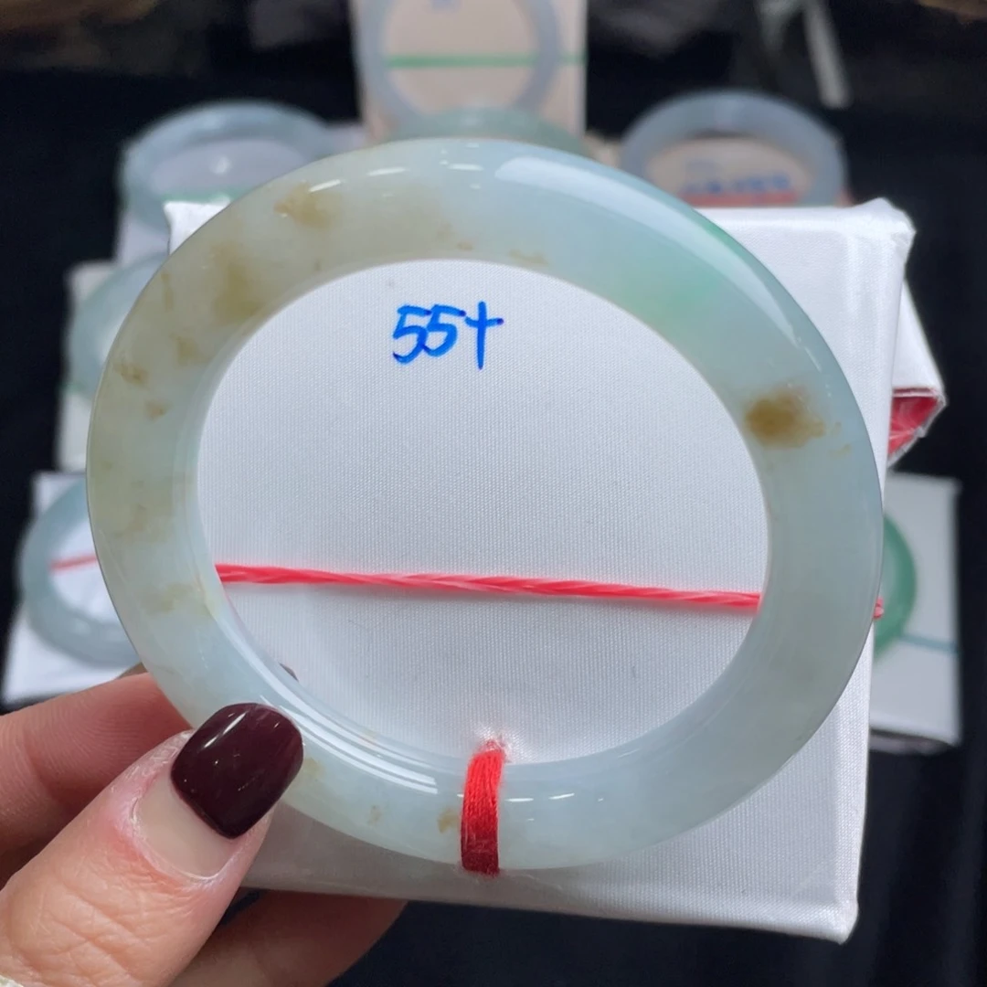 翡翠手镯未镶嵌翡翠手镯
