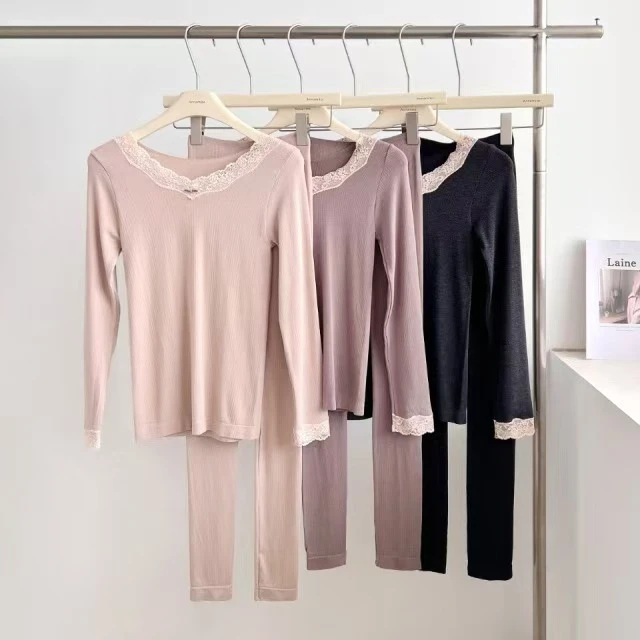 新款气质休闲韩版简约撞色蕾丝花边保暖时尚套装Q8095