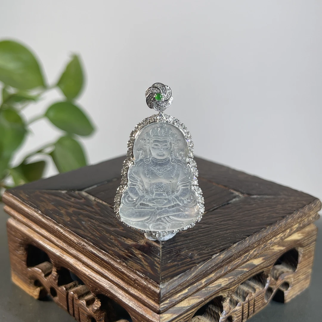 JGB18-205 天然缅甸A货翡翠  18K含钻镶嵌度母