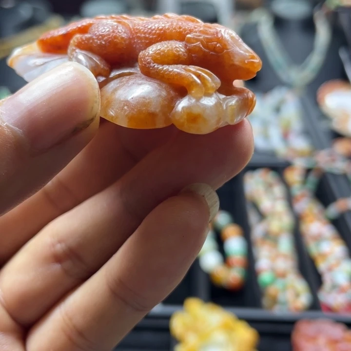 颈饰未镶嵌翡翠挂件