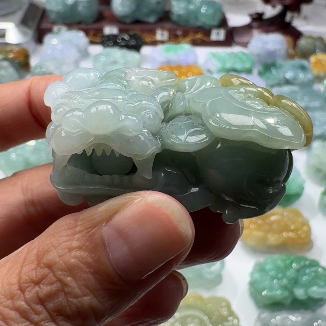 翡翠未镶嵌挂件貔貅