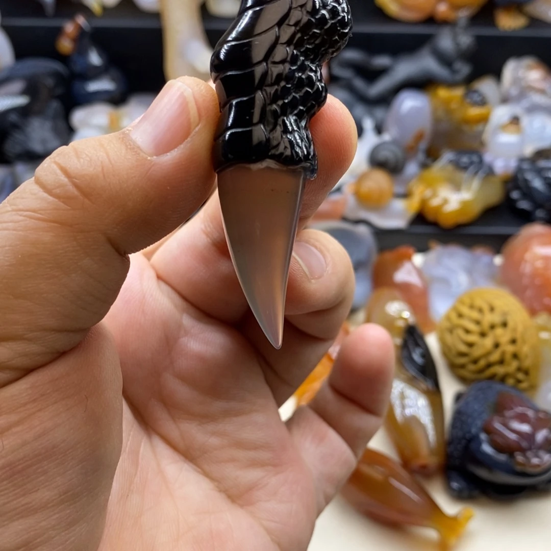 玛瑙/玉髓未镶嵌摆件手把件龙指挂件