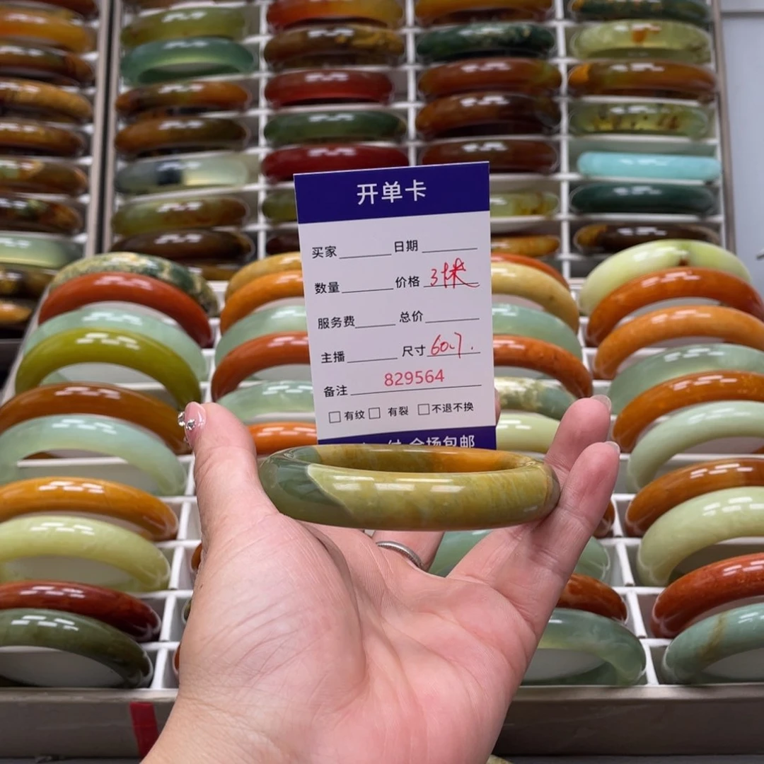 蛇纹石玉未镶嵌手镯?*妞