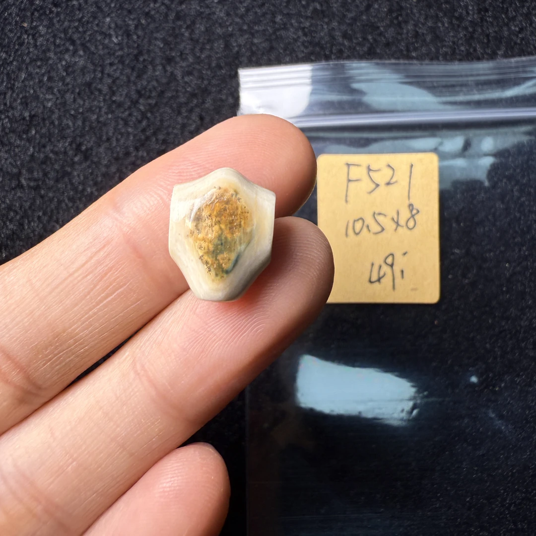 F521猛犸象牙对孔10.5*8mm鲨鱼背三通果冻料