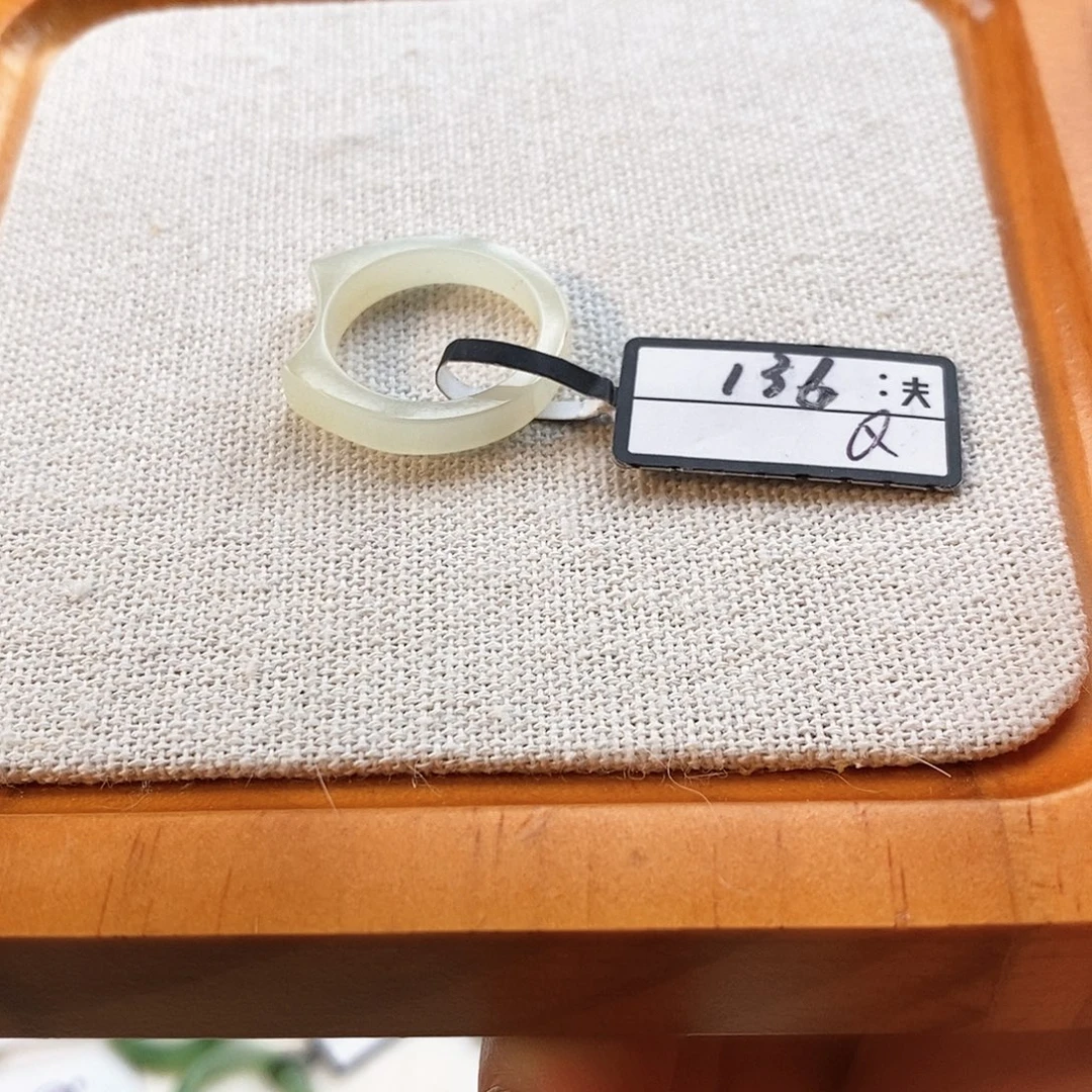 和田玉未镶嵌戒指37猫耳暖白内径16.0港码12