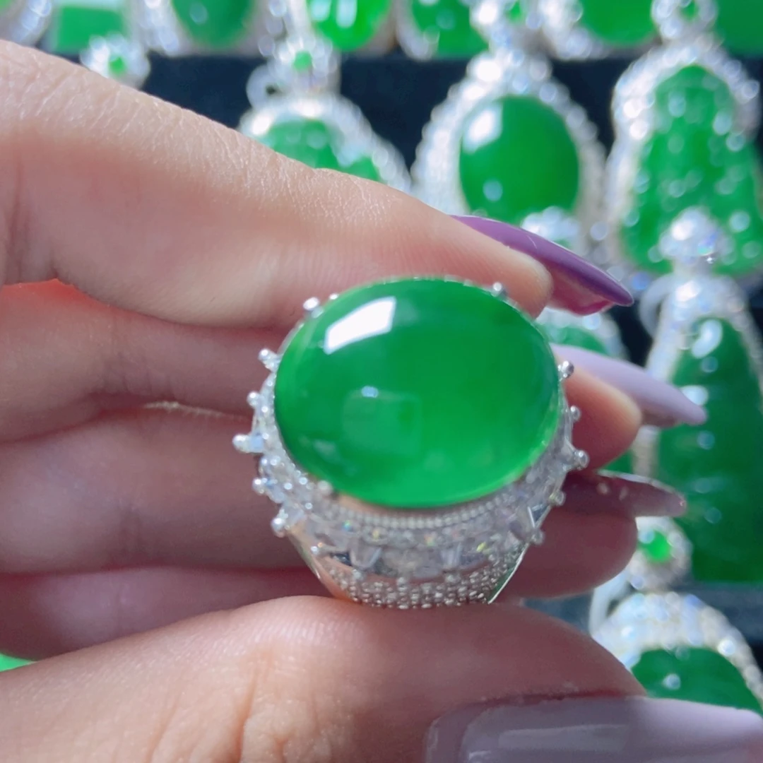 翡翠未镶嵌颈饰