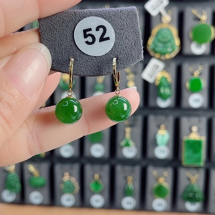 18K金镶嵌和田玉耳饰