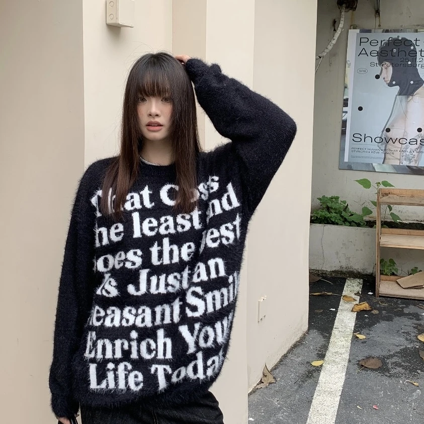 OWOX 慵懒风满印字母宽松休闲圆领毛衣U813