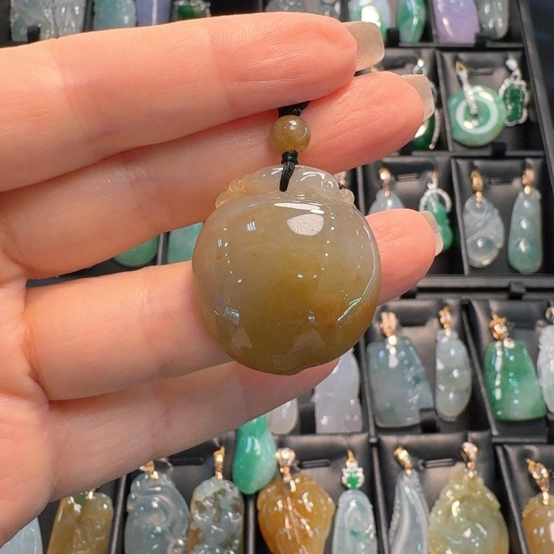 翡翠未镶嵌颈饰寿桃