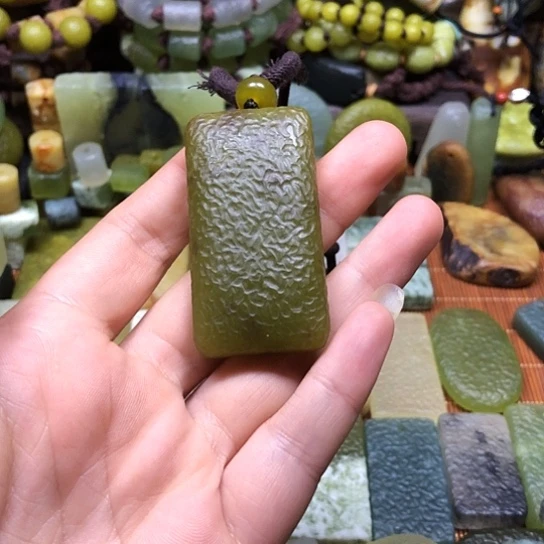 岫玉未镶嵌颈饰岫