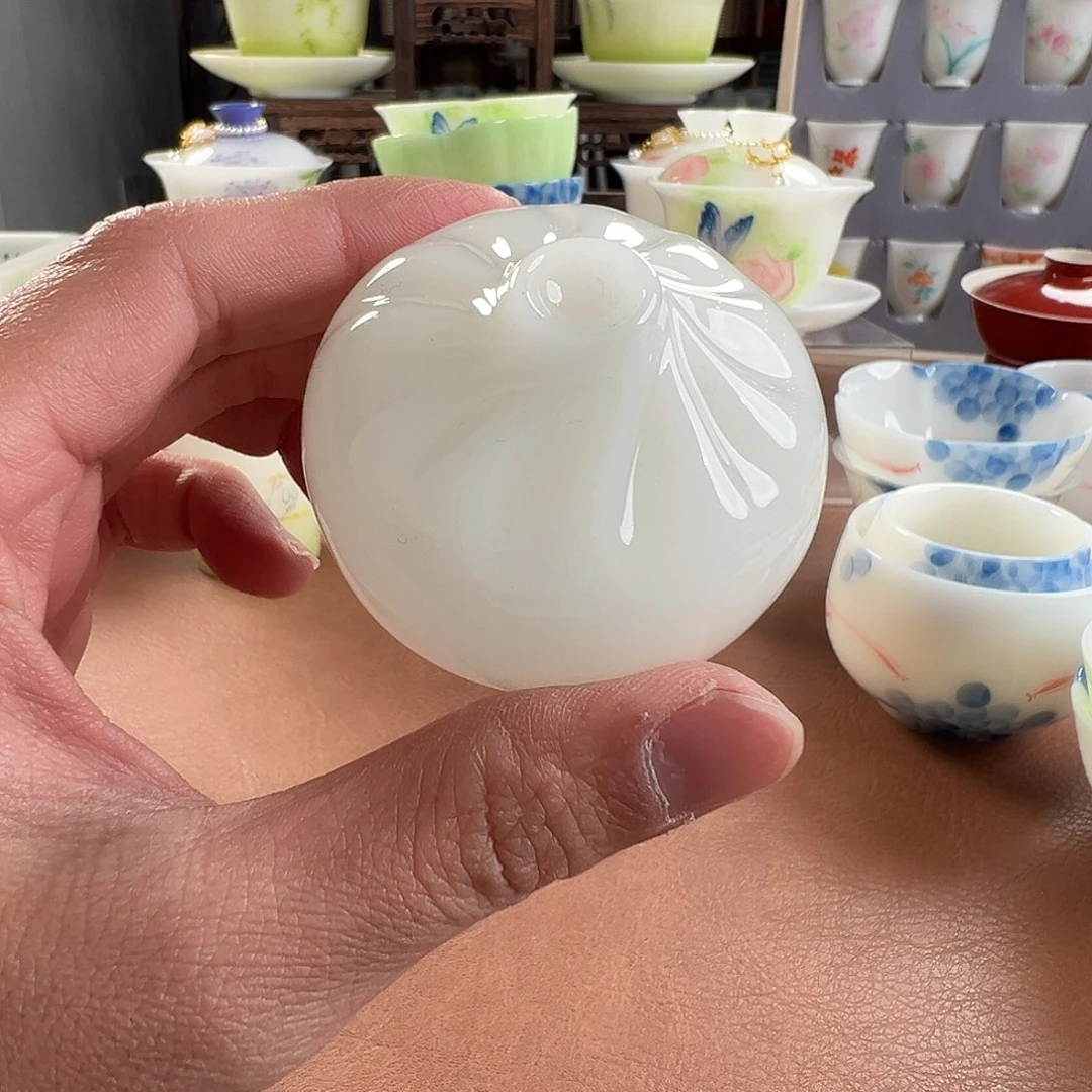 陶盖碗采用优质瓷土制作