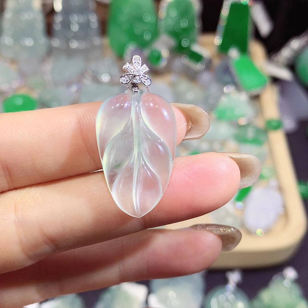 翡翠18K金镶嵌颈饰叶