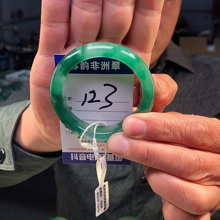 石英质玉（非洲翠）未镶嵌手镯