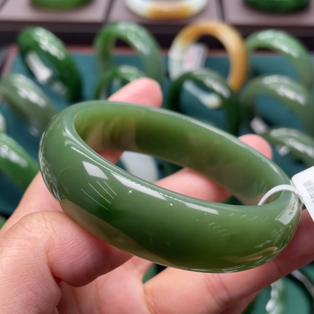 和田玉（碧玉）未镶嵌手镯