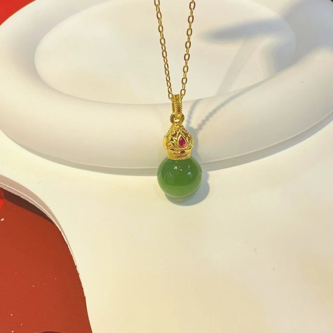 18K金镶嵌24*12mm碧玉老料葫芦吊坠HNZ9574