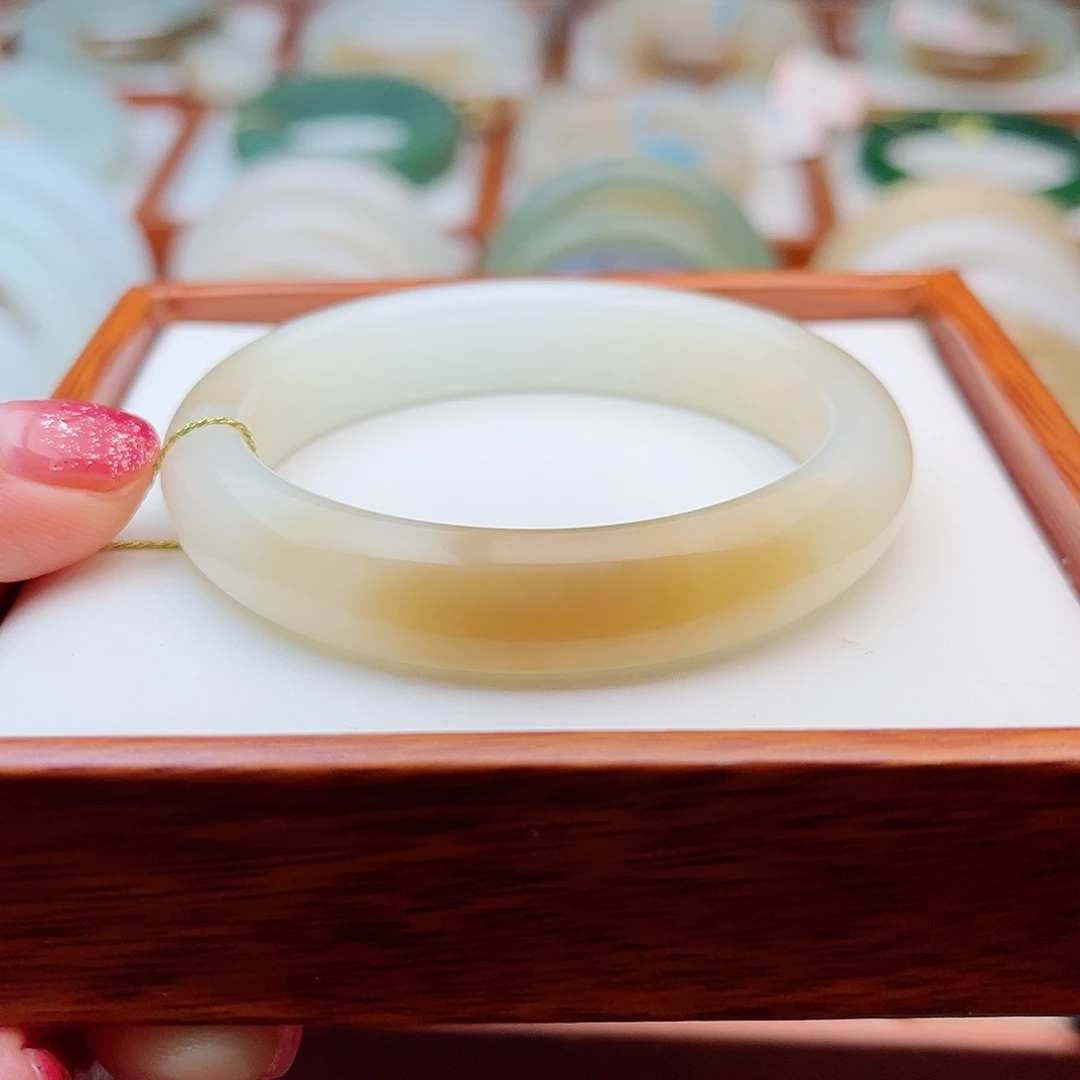 和田玉未镶嵌手镯51