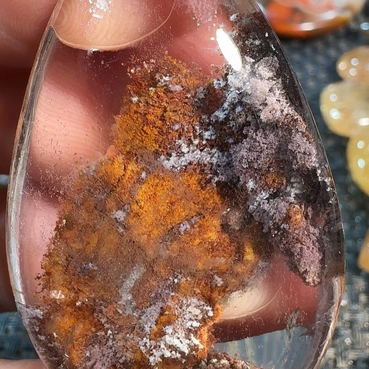 淳***娜颈饰水晶未镶嵌我