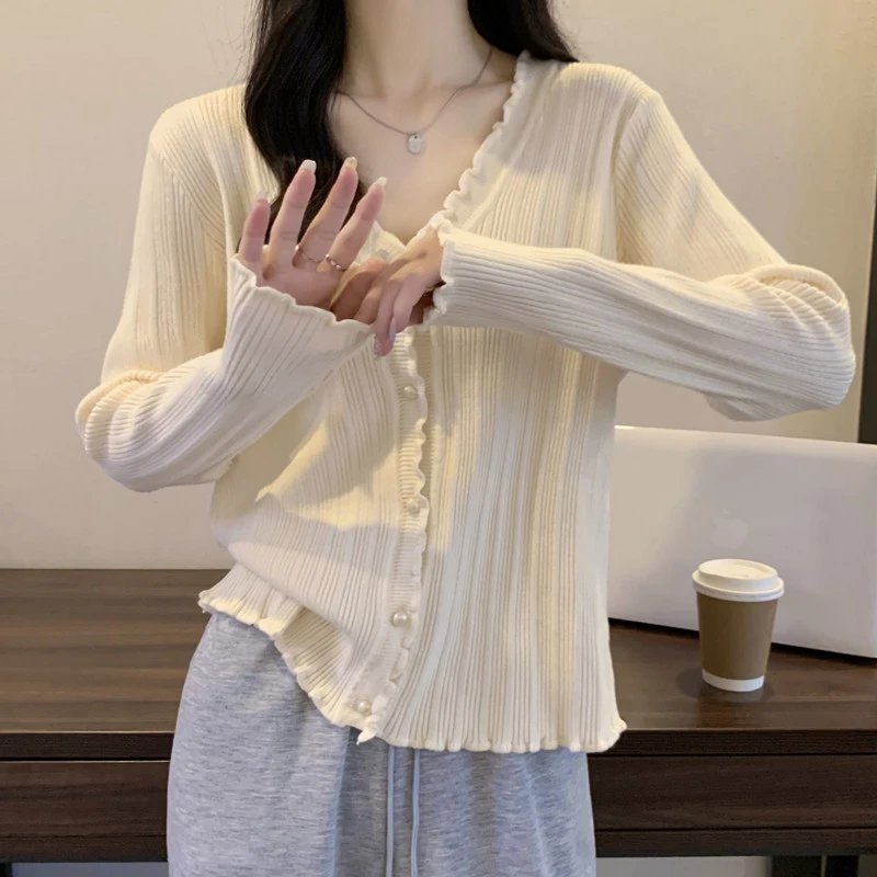 大码女装春秋季V领新款打底衫微胖mm遮肚显瘦长袖T恤针织开衫上衣