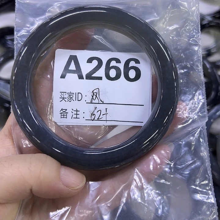 凤***舞蛇纹石玉未镶嵌手镯