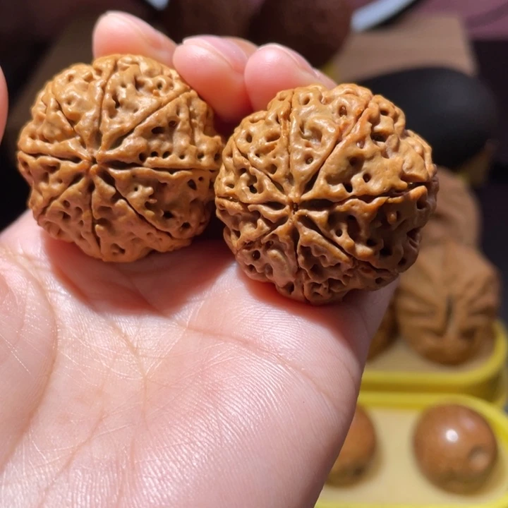 桃核把件八瓣金刚菩提