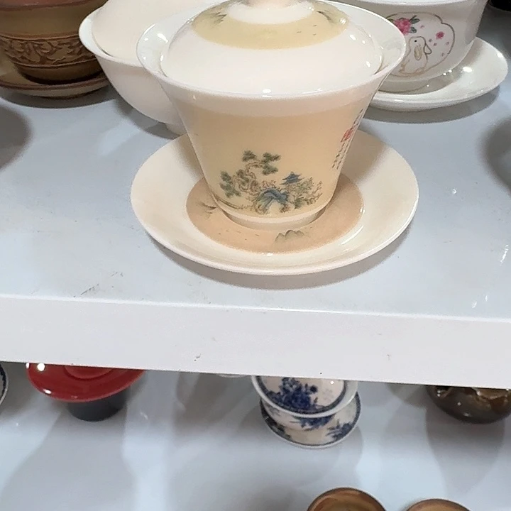 主人杯一个，瓷。。主人瓷