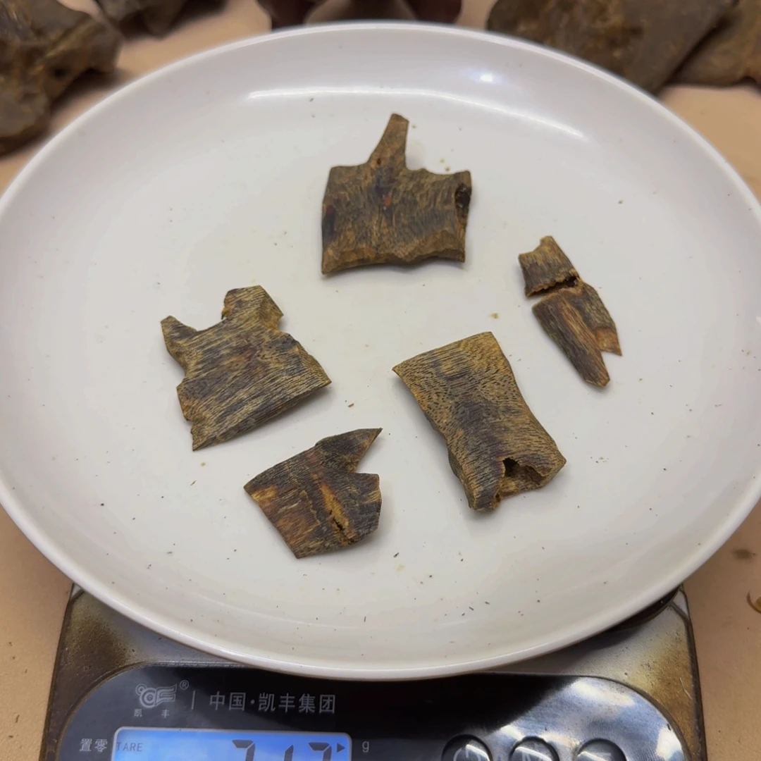 拉***姆沉香沉香碎屑白鹭高油块料21克