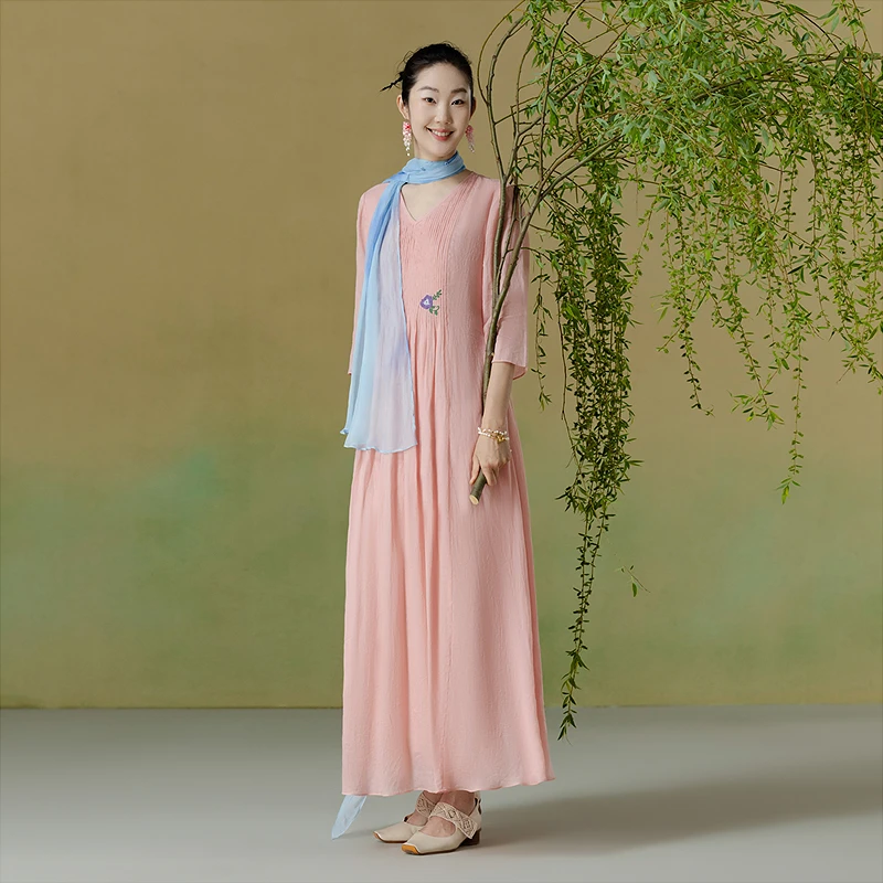 生活在左苎麻连衣裙牙签褶优雅绣花修身2025夏季新品花仙子长裙女