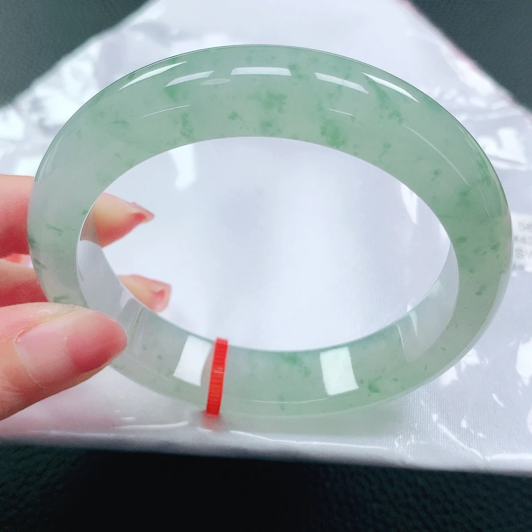 翡翠手镯未镶嵌56圈