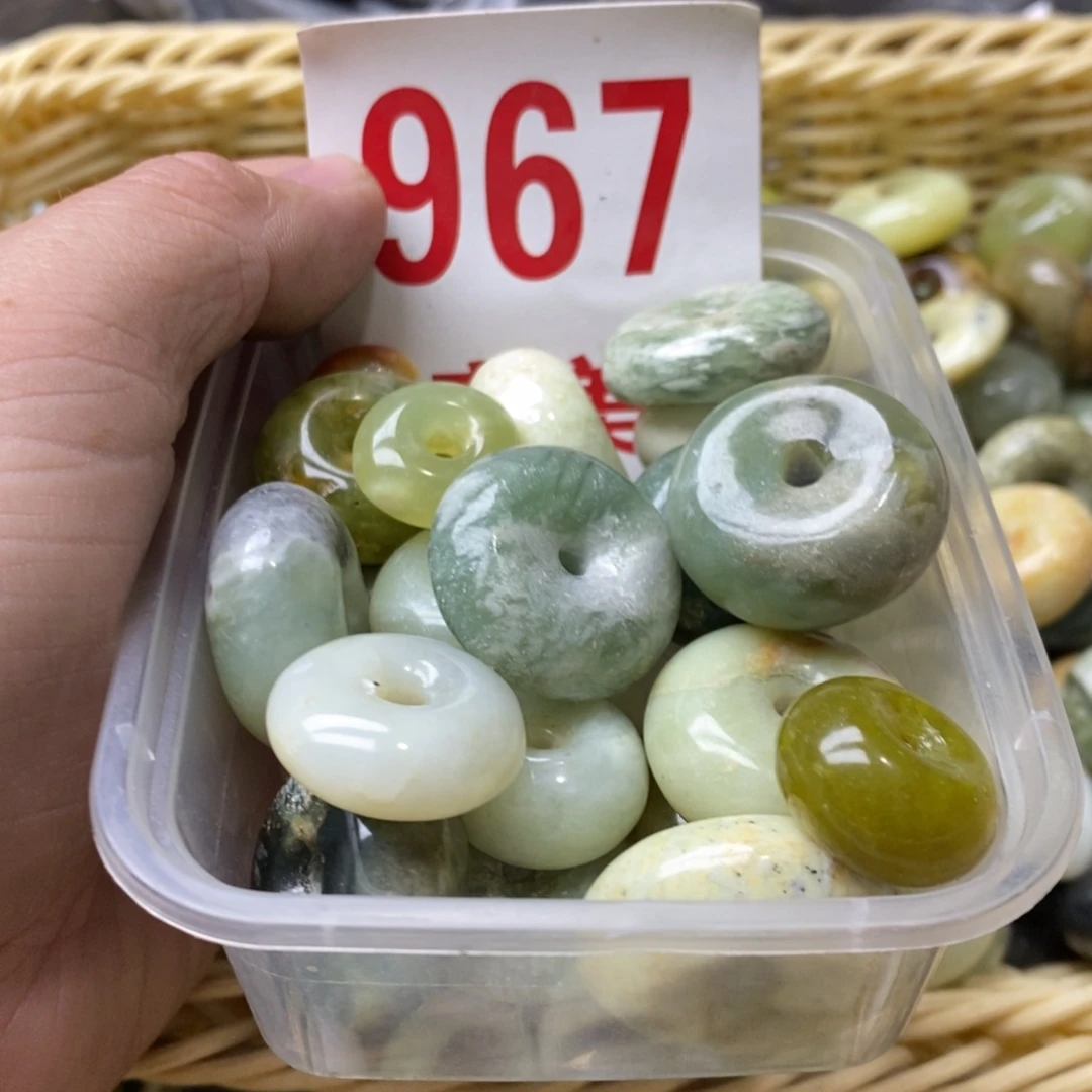 蛇纹石玉挂坠未镶嵌