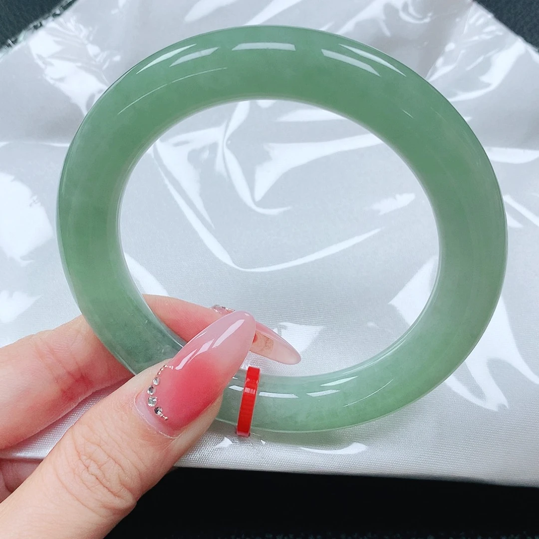 翡翠手镯未镶嵌56圈