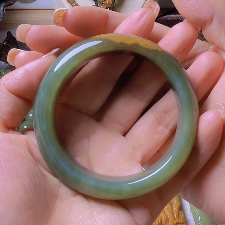 未镶嵌手镯岫岩河磨玉（透闪石质玉）^****^