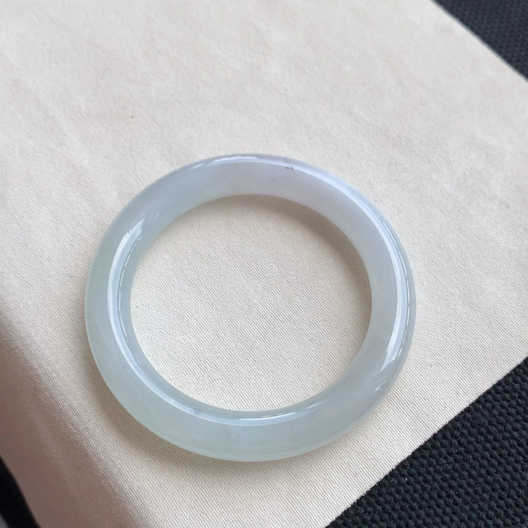 翡翠未镶嵌手镯10号52