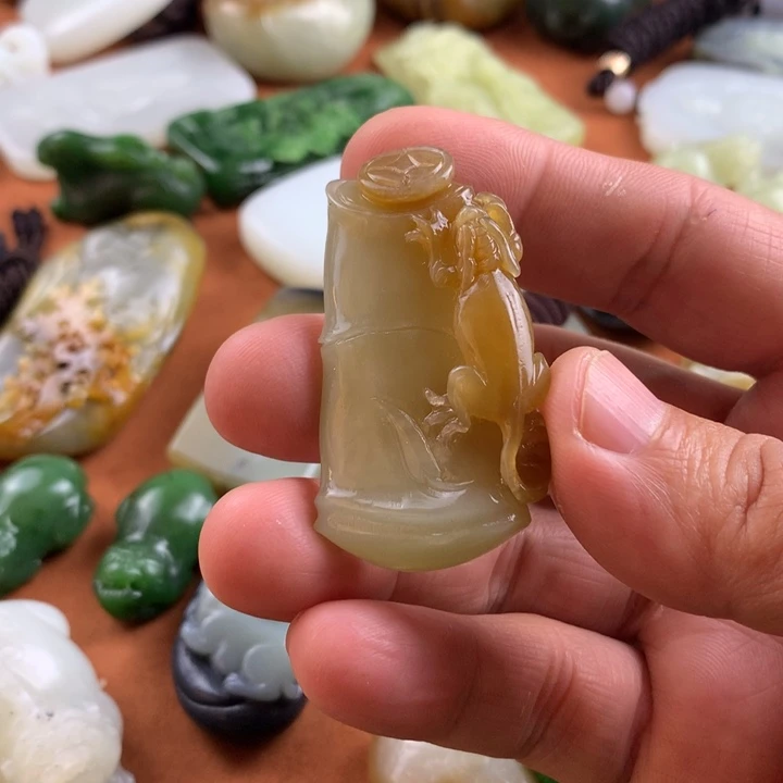 未镶嵌和田玉挂件