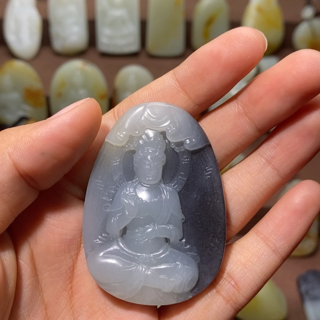 有***。颈饰未镶嵌和田玉