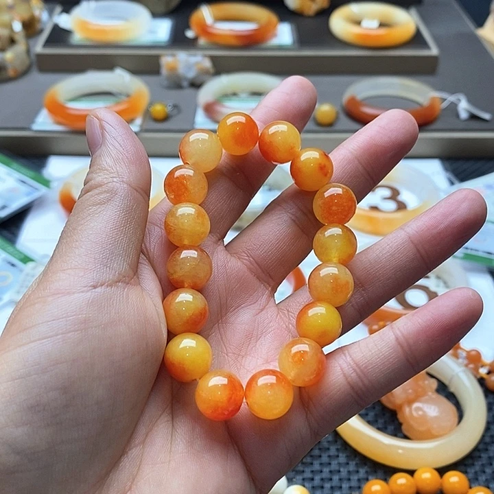 未镶嵌石英质玉（黄龙玉）手镯