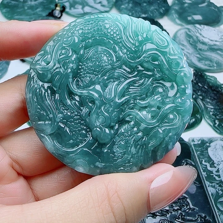 翡翠未镶嵌颈饰多样性发货天然的A货翡翠