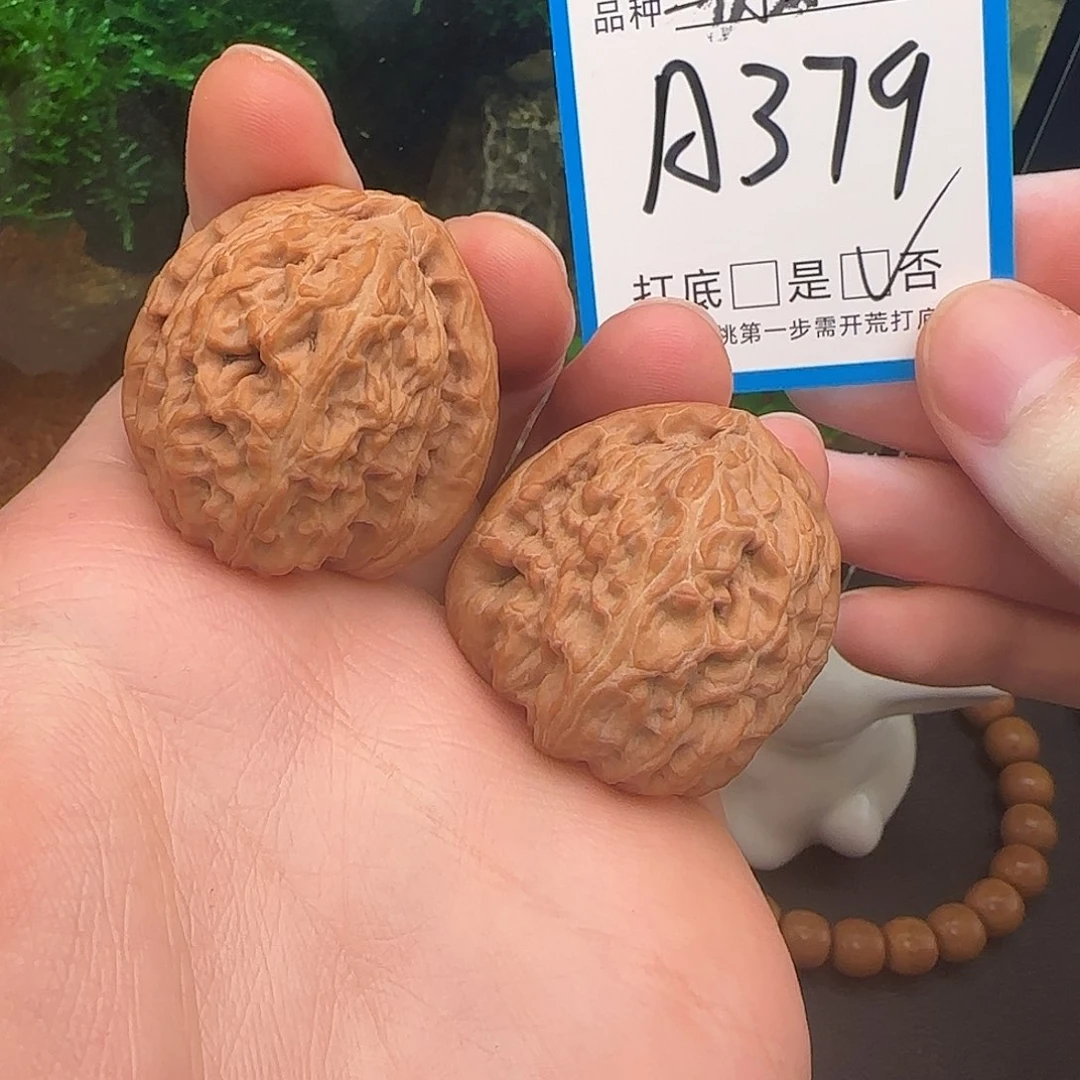 文玩核桃吊坠三角白36