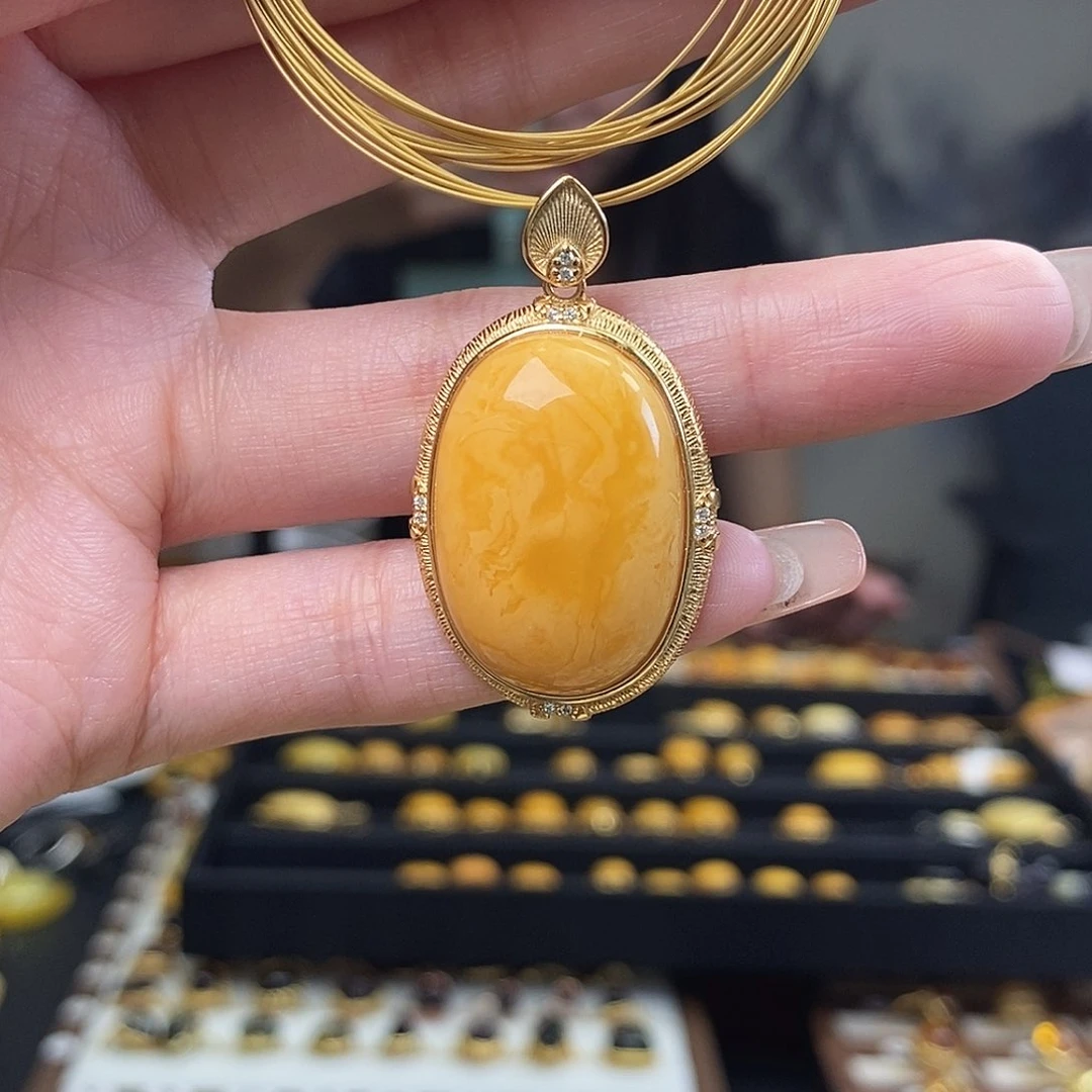 裸石琥珀未镶嵌成品