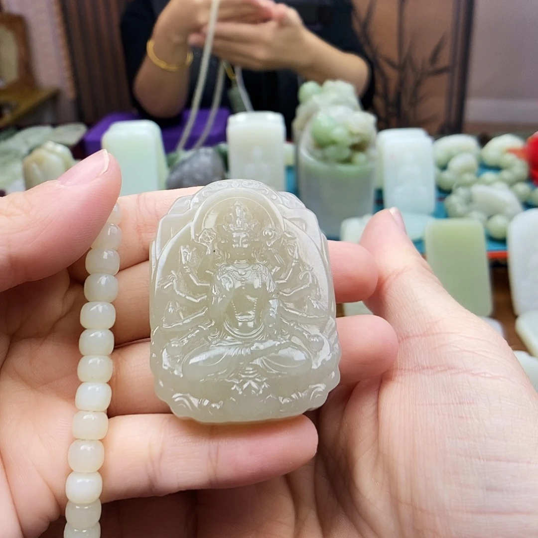 颈饰未镶嵌和田玉啊*