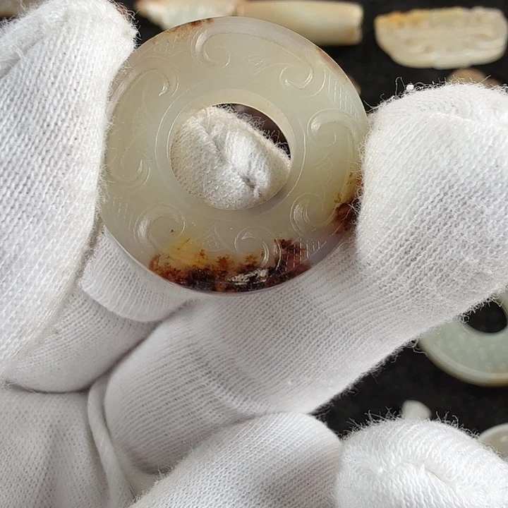 颈饰未镶嵌和田玉（糖玉）行***溪