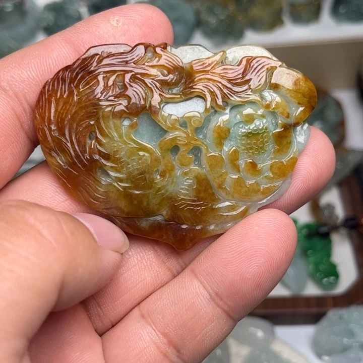 翡翠未镶嵌颈饰凤戏牡丹