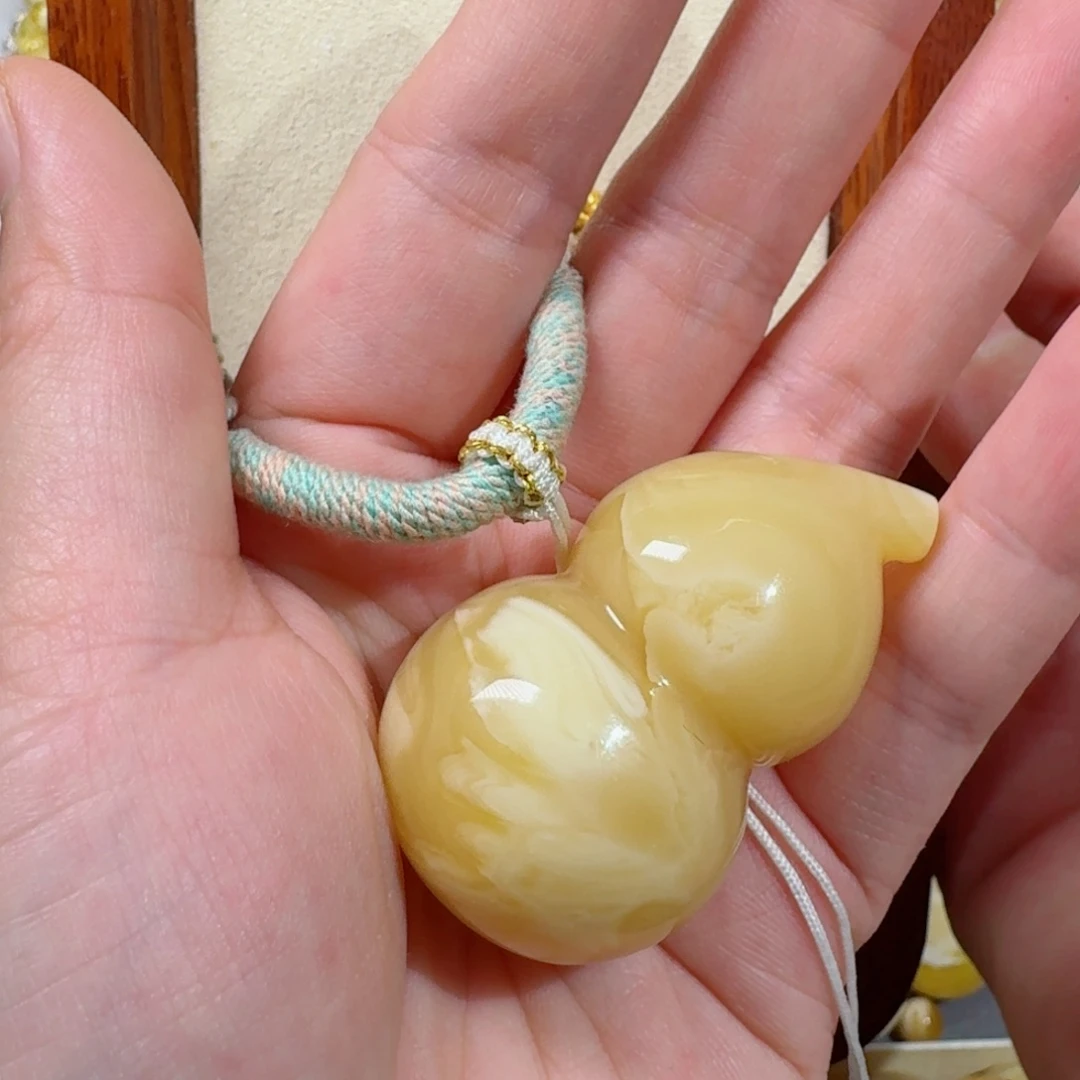 未镶嵌颈饰琥珀蜜蜡吊坠